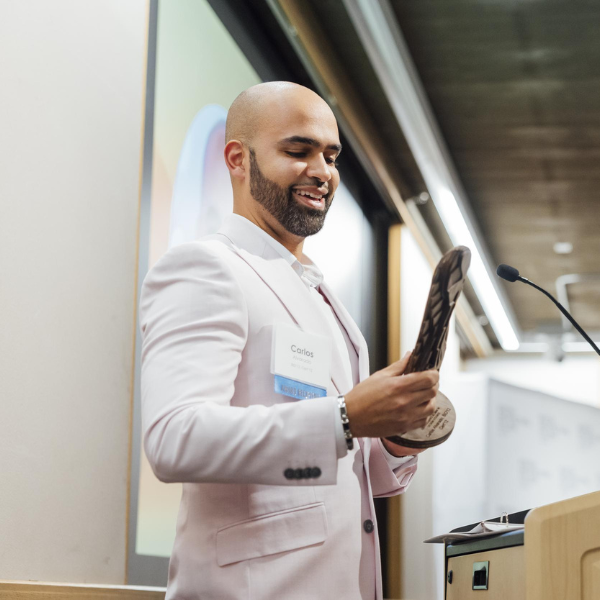 Carlos Alvarado, BID'12, Cert'12, accepts the 2025 Alumni and Friends Award for Distinguished Alumni in Design Studies.