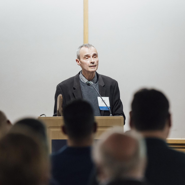 Ian F. Taberner accepts the 2025 Alumni and Friends Award for Selfless Labor.