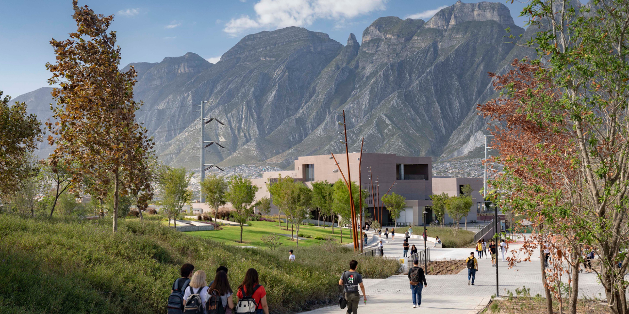 Students walking to Estoa building in University of Monterrey UDEM. Monterrey, Nuevo Leon, Mexico. Copyright Jonnu Singleton.