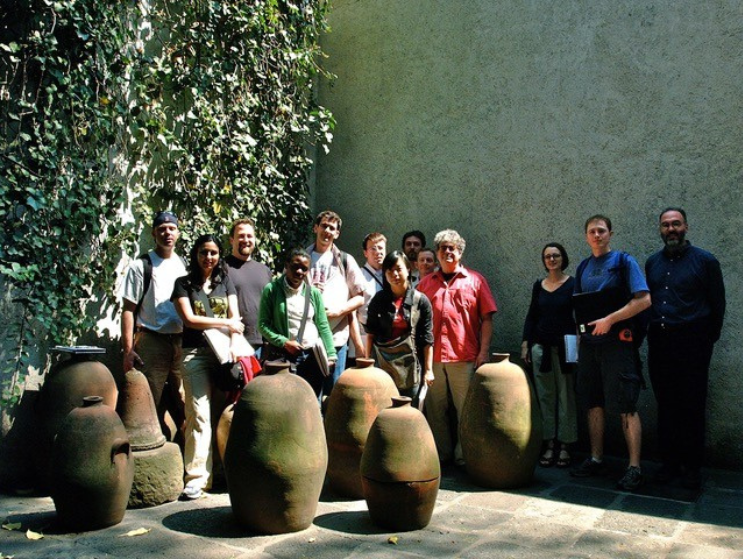 Long studio in Mexico&mdash;at one of the patios of Barrag&aacute;n&rsquo;s house in CDMX. John is at the center, with teaching colleague Luis Montalvo on the far right.